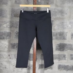 AUMNIE sz M black close crop Yoga fitness pants